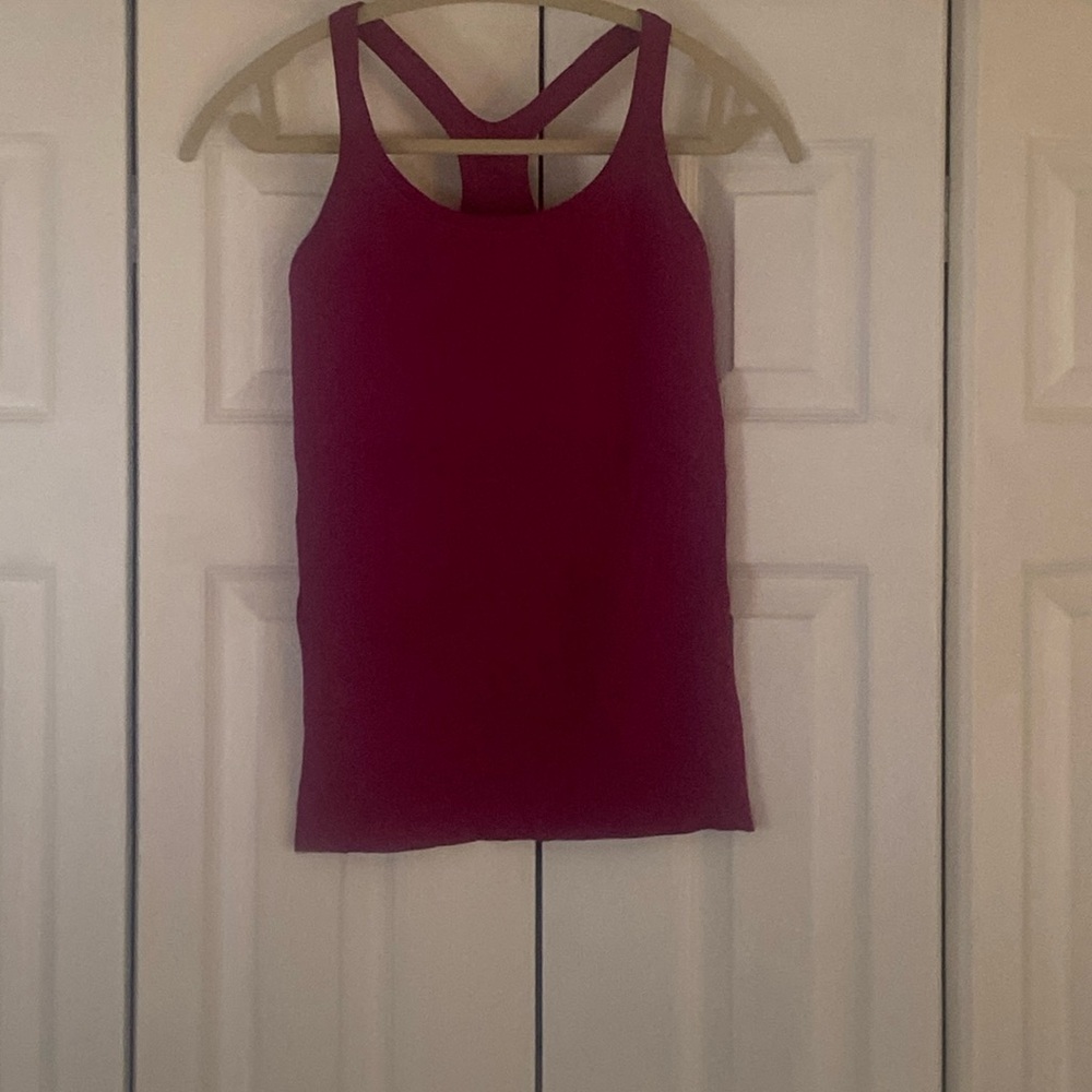 Lululemon fuschia tank top with inside bra